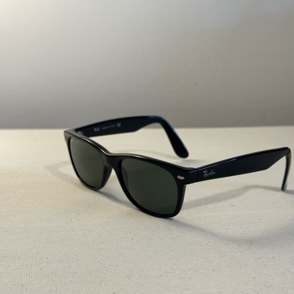 Ray-Ban Wayfarer Classic Sunglasses